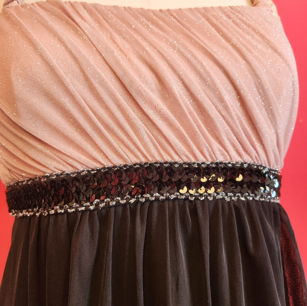 Formal dress - Picture 3 of 5